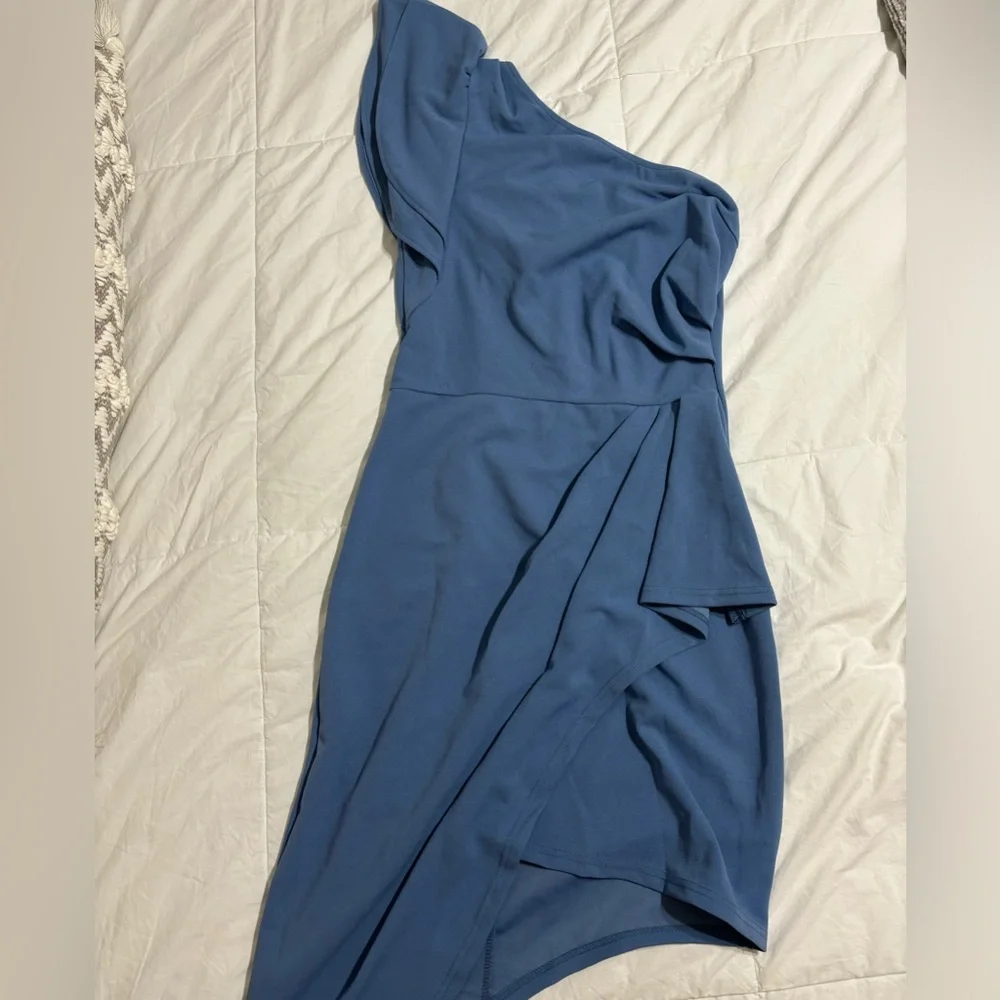 One Shoulder Ruffle Sleeve Dress - Picture 3 of 5